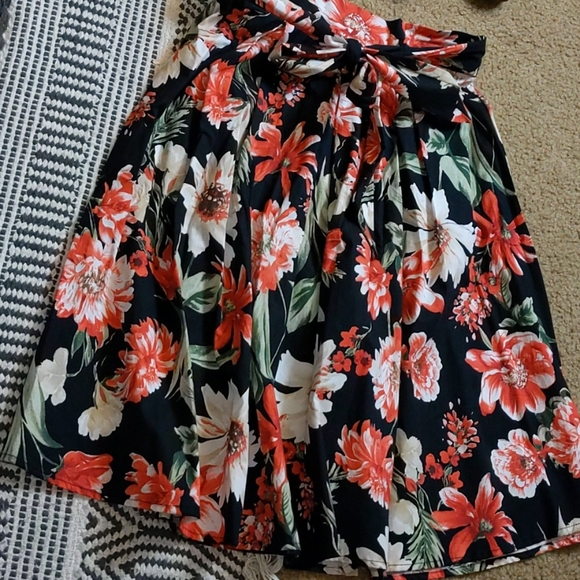 🌼Small A-Line Vintage Floral Skirt🌼 - Picture 6 of 10